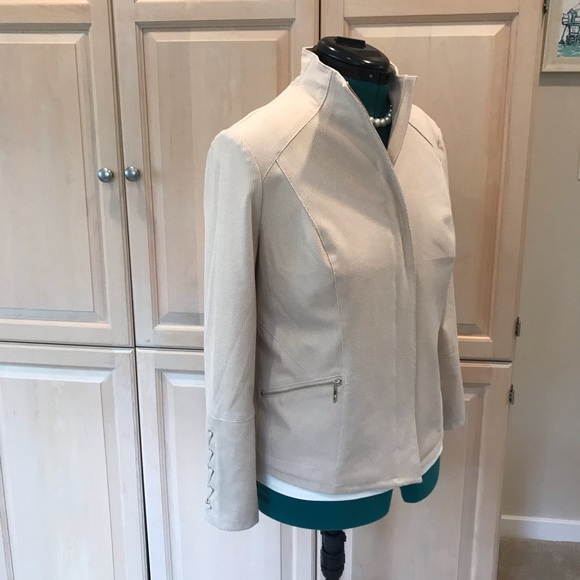 CHICOS SHORT JACKET - Picture 2 of 8